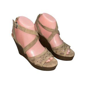 Indigo Rd. Women's Size 7 Irkatrice Wedge Sandals Lasercut Strappy Faux Wood